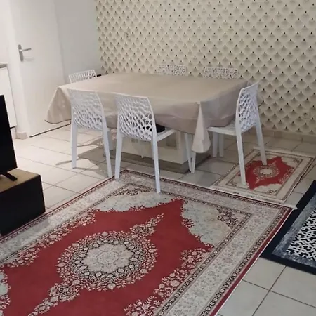 Bel Type F2 Vaux En Velin Village 69120 Apartment *